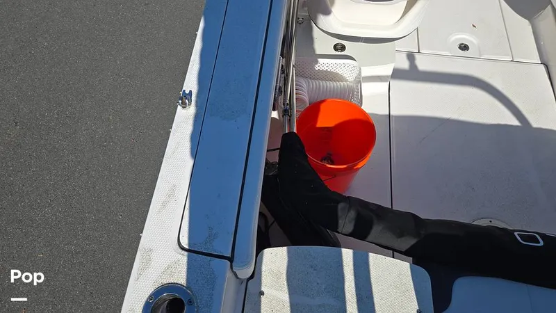 Slide: The Image of Robalo R207 2024 - 15967772