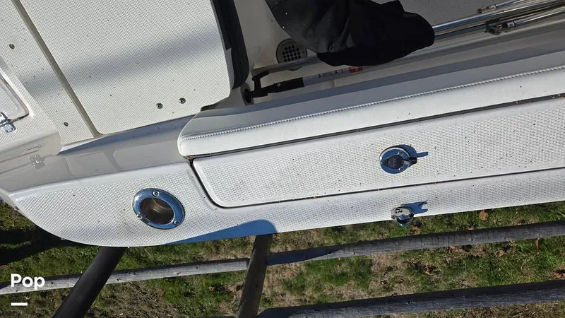 Slide: The Image of Robalo R207 2024 - 15967777