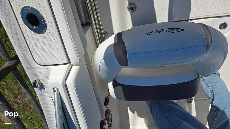 Slide: The Image of Robalo R207 2024 - 15967779