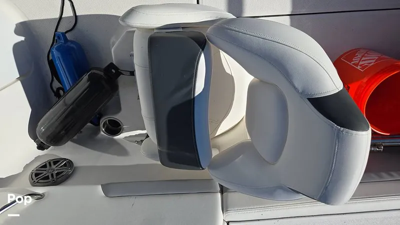 Slide: The Image of Robalo R207 2024 - 15967784