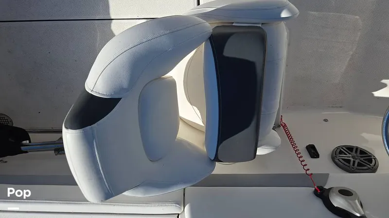 Slide: The Image of Robalo R207 2024 - 15967785