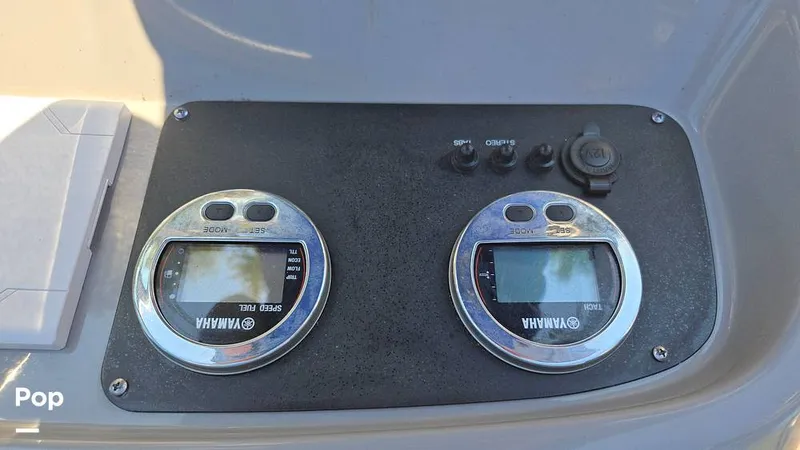 Slide: The Image of Robalo R207 2024 - 15967789