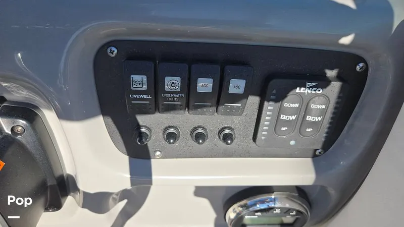 Slide: The Image of Robalo R207 2024 - 15967792