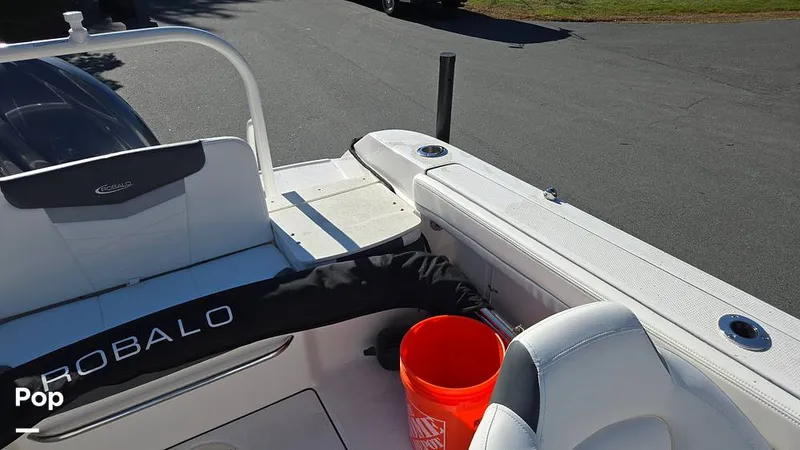 Slide: The Image of Robalo R207 2024 - 15967794