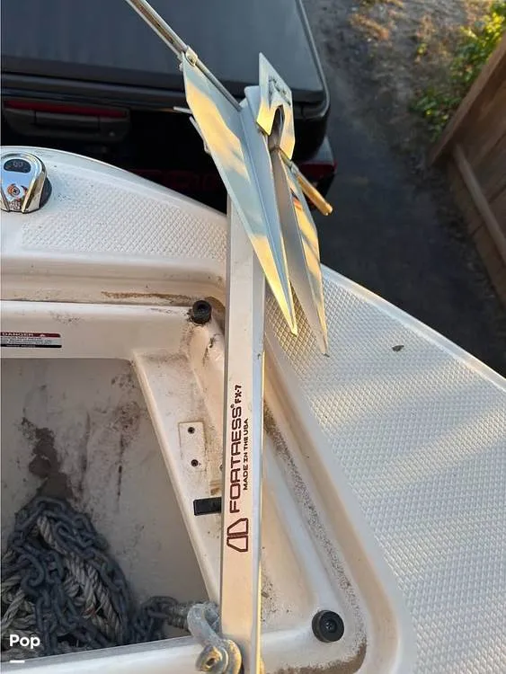 Slide: The Image of Robalo R207 2024 - 15887337