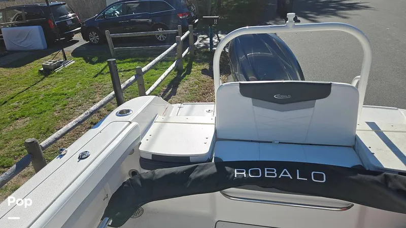 Slide: The Image of Robalo R207 2024 - 15967795