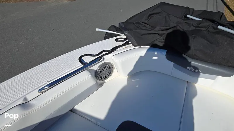 Slide: The Image of Robalo R207 2024 - 15967802