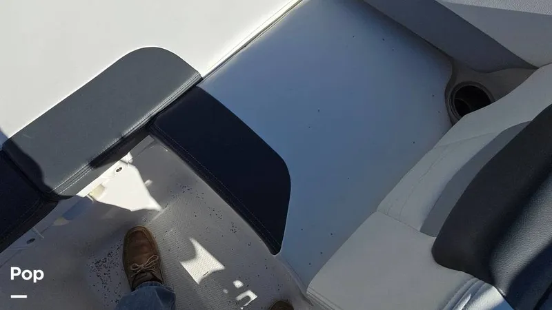 Slide: The Image of Robalo R207 2024 - 15967807