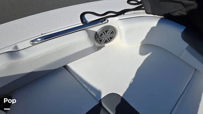 Slide: The Image of Robalo R207 2024 - 15967809