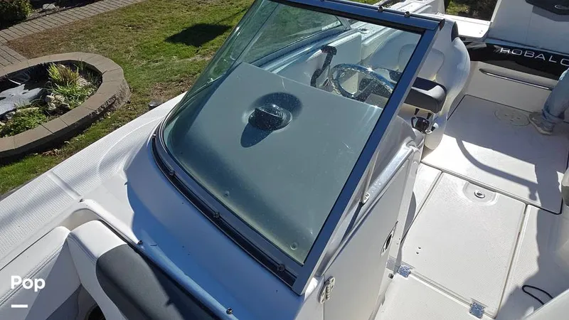 Slide: The Image of Robalo R207 2024 - 15967811