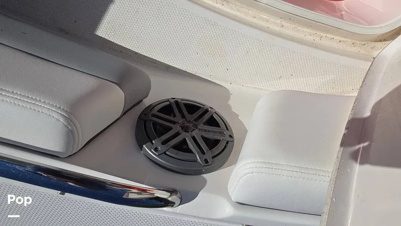 Slide: The Image of Robalo R207 2024 - 15967820