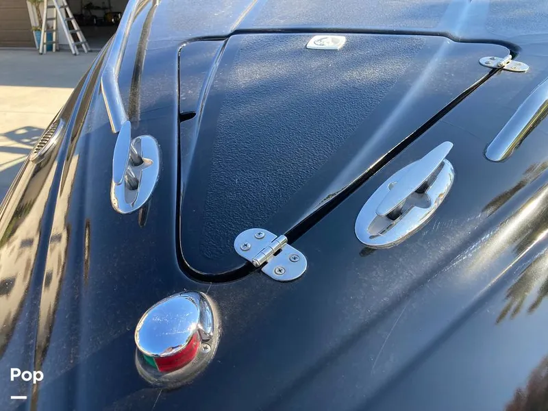 Slide: The Image of Cleats - Pull Up - 15926428