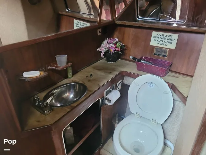 Slide: The Image of Sea Ray 355 aft 1983 - 16021261