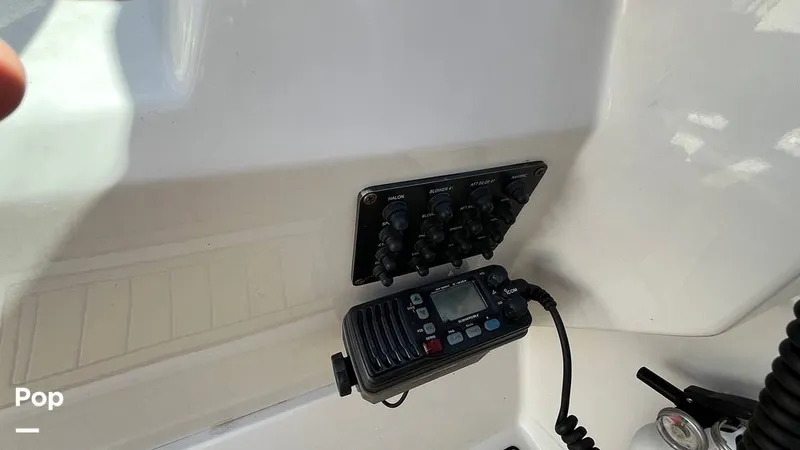 Slide: The Image of Crownline Boats 300 LS 2009 - 15986190