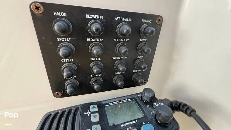 Slide: The Image of Crownline Boats 300 LS 2009 - 15986191