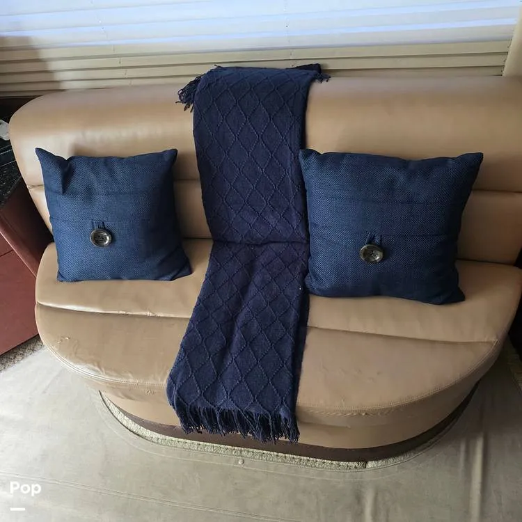 Slide: The Image of Meridian Sedan 341 2008 - 16115356