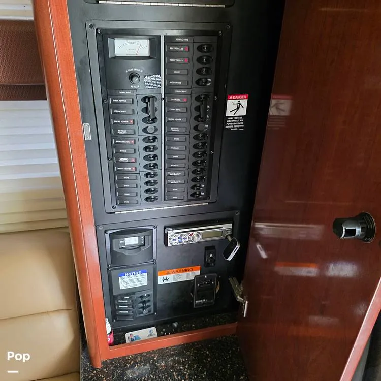 Slide: The Image of Meridian Sedan 341 2008 - 16115391