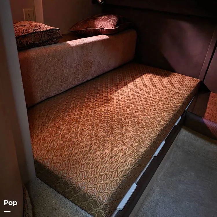 Slide: The Image of Meridian Sedan 341 2008 - 16115400