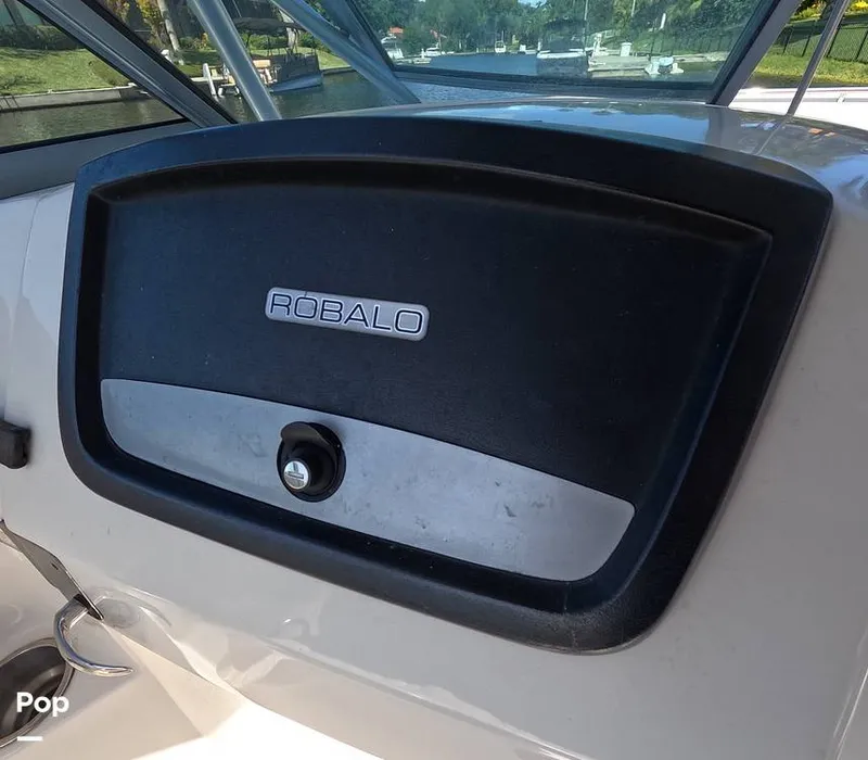 Slide: The Image of Robalo 247 2012 - 15933129