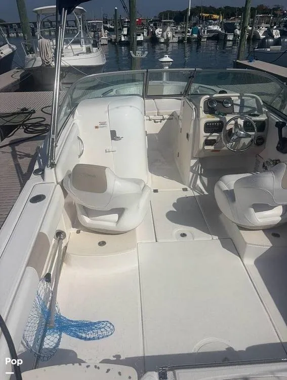 Slide: The Image of Robalo 207 DC 2018 - 15904829