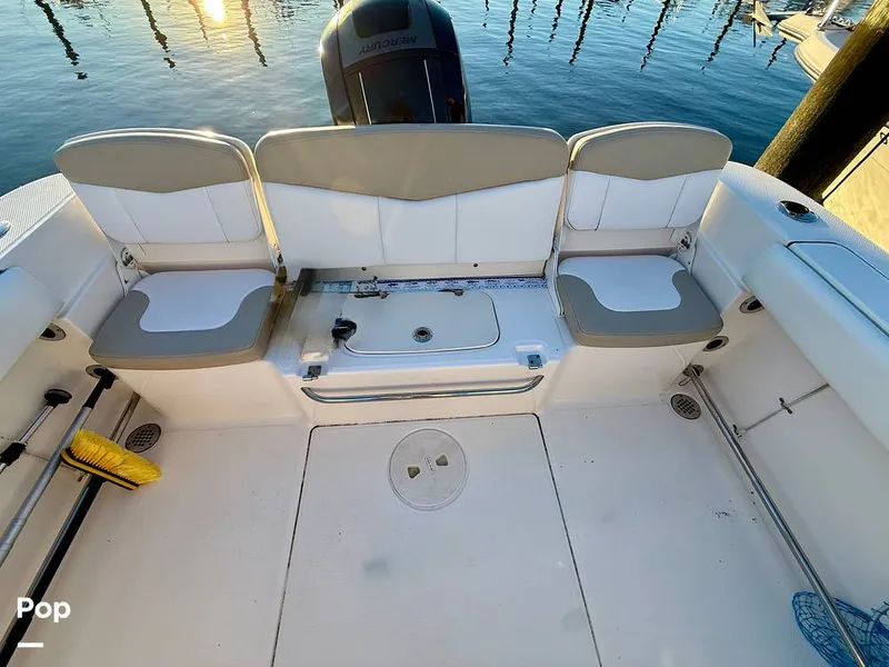 Slide: The Image of Robalo 207 DC 2018 - 15948169