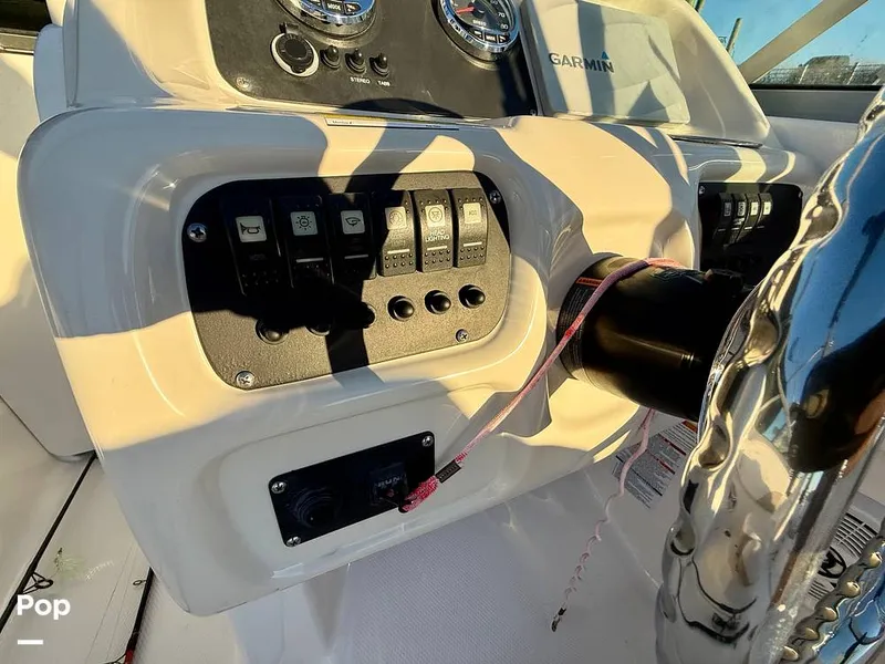 Slide: The Image of Robalo 207 DC 2018 - 15948171