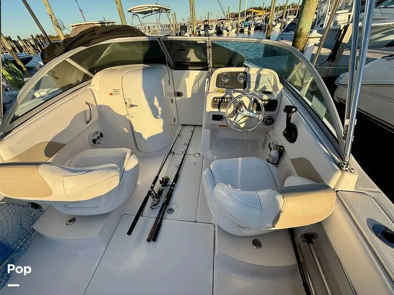 Slide: The Image of Robalo 207 DC 2018 - 15948173