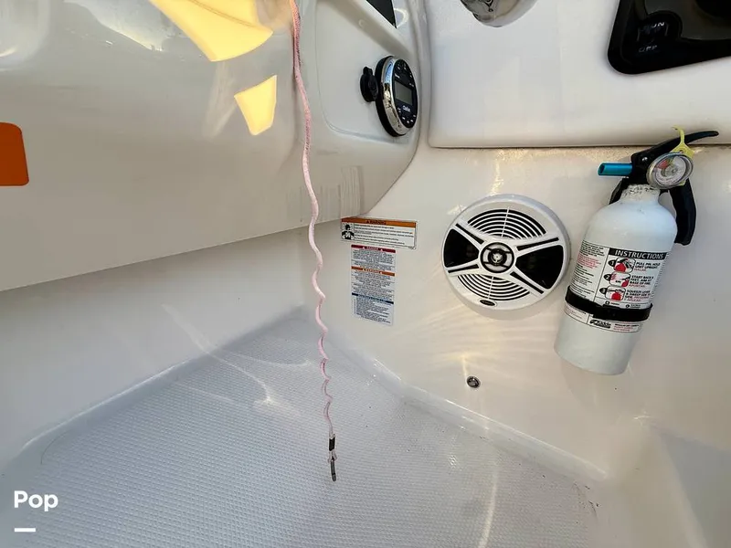 Slide: The Image of Robalo 207 DC 2018 - 15948174