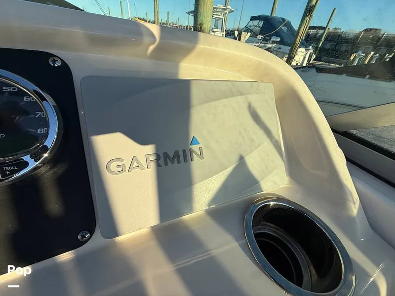 Slide: The Image of Robalo 207 DC 2018 - 15948176