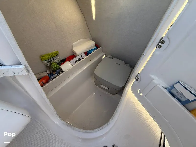 Slide: The Image of Robalo 207 DC 2018 - 15948177