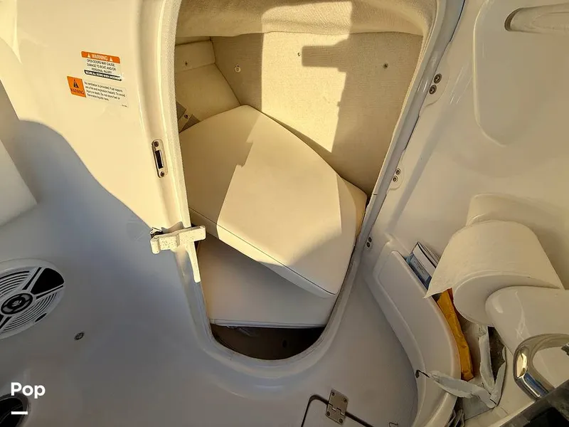 Slide: The Image of Robalo 207 DC 2018 - 15948178
