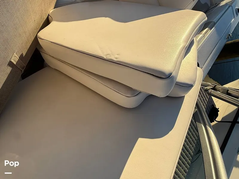 Slide: The Image of Robalo 207 DC 2018 - 15948180