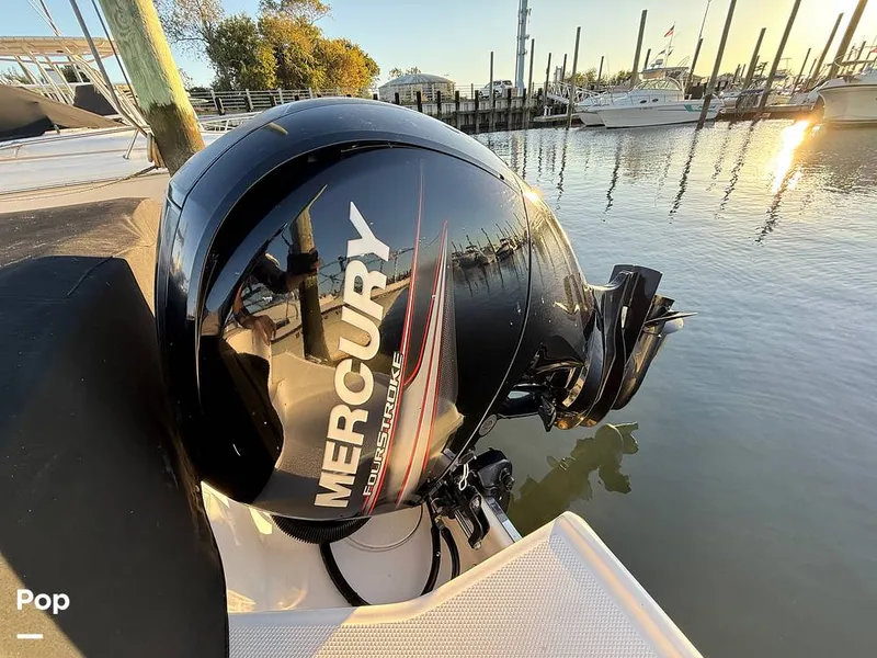 Slide: The Image of Robalo 207 DC 2018 - 15948183