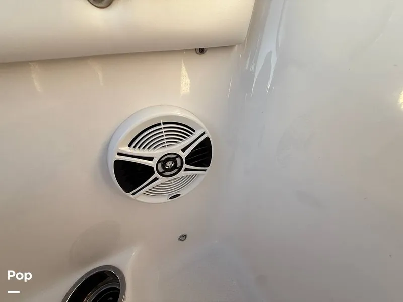 Slide: The Image of Robalo 207 DC 2018 - 15948185