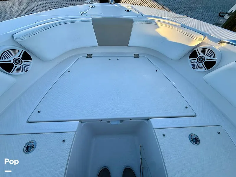 Slide: The Image of Robalo 207 DC 2018 - 15948187