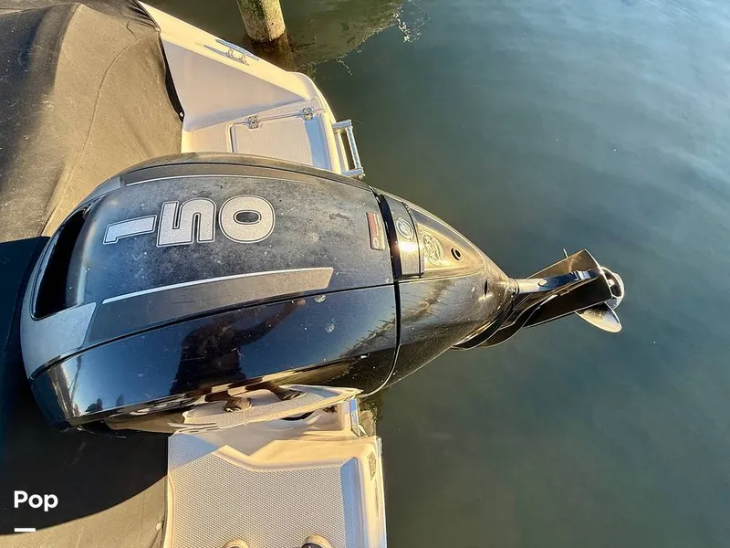 Slide: The Image of Robalo 207 DC 2018 - 15948188