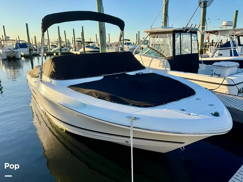 Slide: The Image of Robalo 207 DC 2018 - 15948195