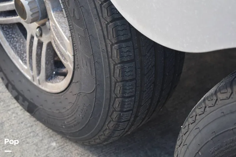 Slide: The Image of Crownline Boats Eclipse E285 2019 - 16041596