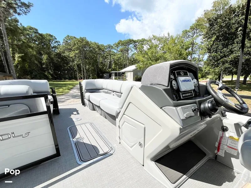 Slide: The Image of Regency 250 DL3 2023 - 15940220