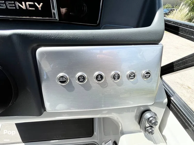 Slide: The Image of Regency 250 DL3 2023 - 15940227