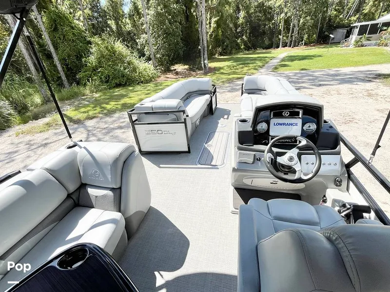 Slide: The Image of Regency 250 DL3 2023 - 15940257