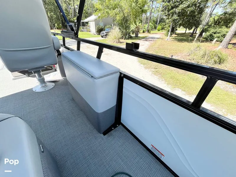 Slide: The Image of Fender Locker - 15940240