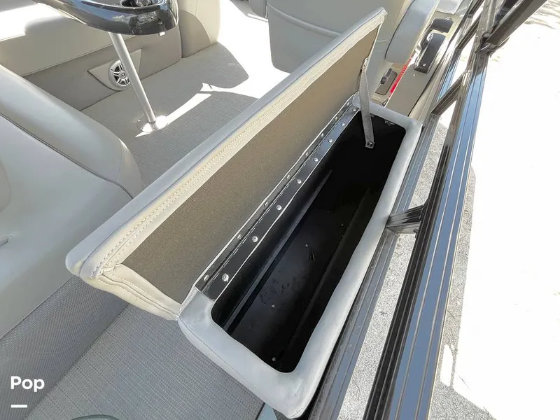 Slide: The Image of Fender Locker - 15940241