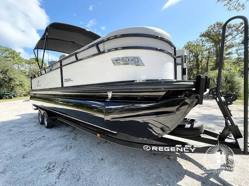 Slide: The Image of Regency 250 DL3 2023 - 15940182