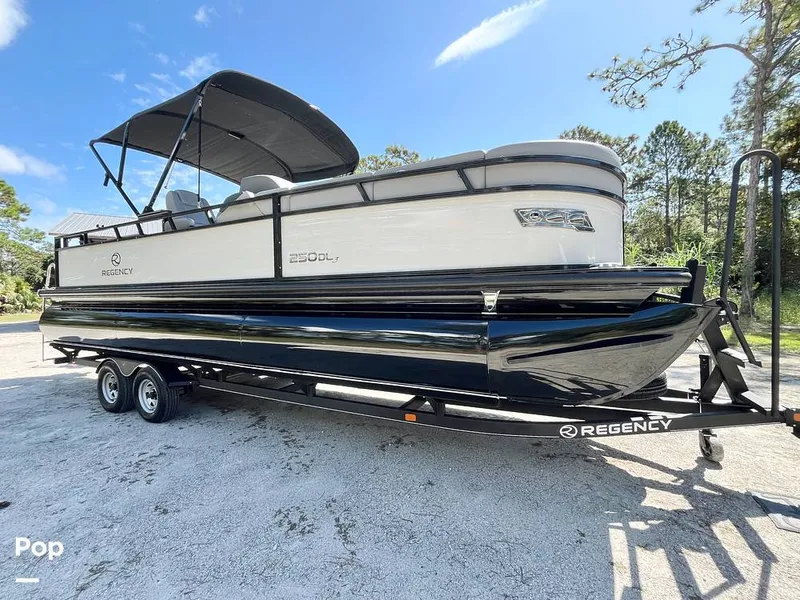 Slide: The Image of Regency 250 DL3 2023 - 15940183