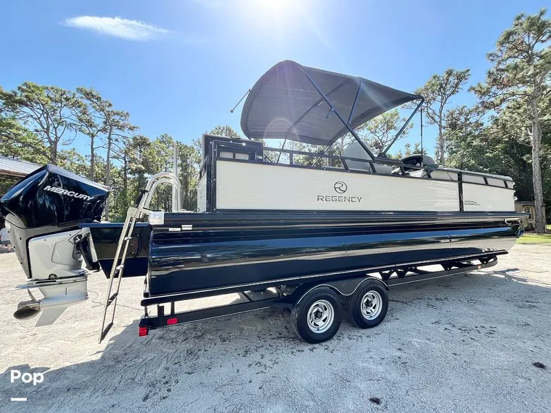 Slide: The Image of Regency 250 DL3 2023 - 15940184