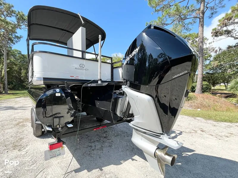 Slide: The Image of Regency 250 DL3 2023 - 15940186