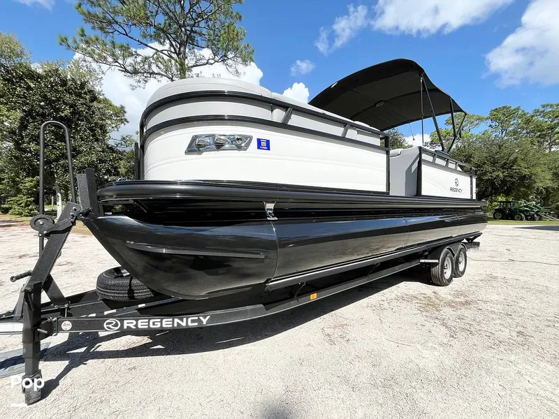 Slide: The Image of Regency 250 DL3 2023 - 15940189