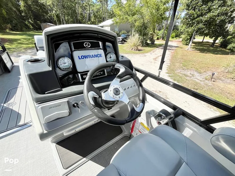 Slide: The Image of Captain's Chair - 15940223