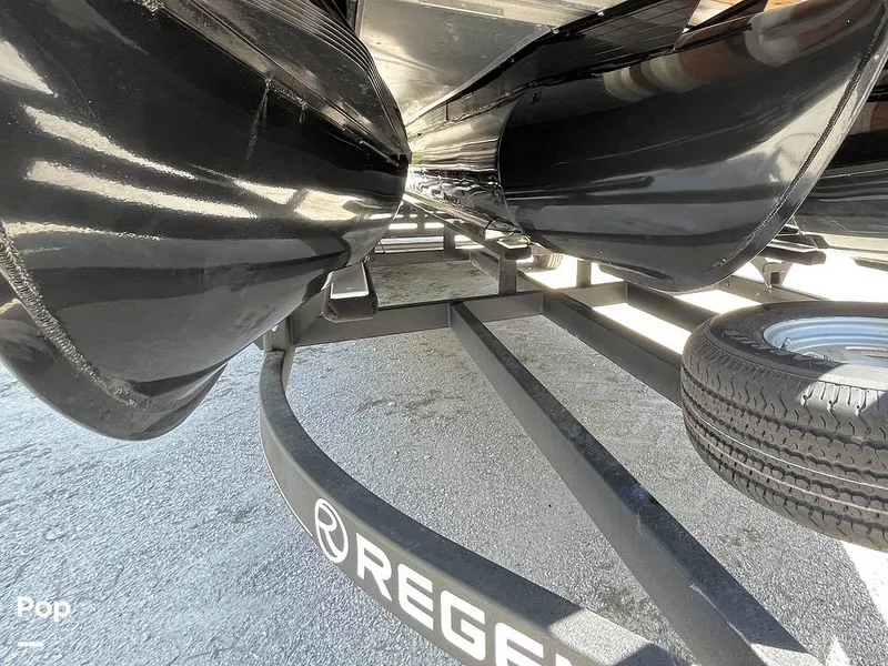 Slide: The Image of Regency 250 DL3 2023 - 15940193